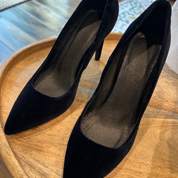 Maje Brand Elegant Black Velvet Heels - Picture 2 of 10